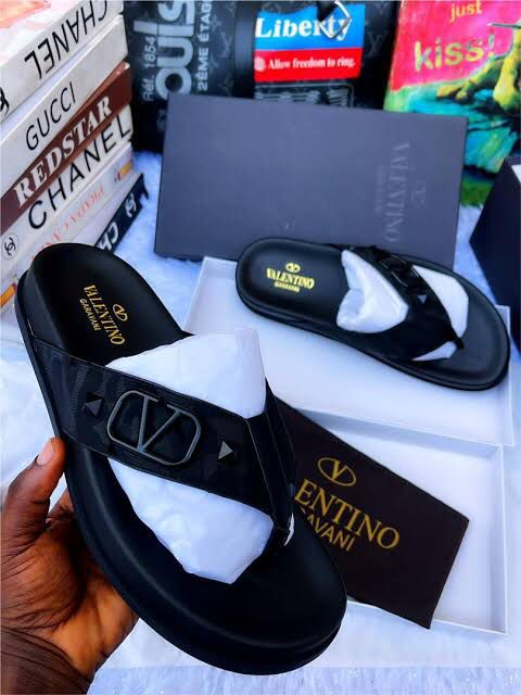 Discover the latest Valentino sandals in Nigeria, perfect for any occasion. Featuring stylish designs, comfortable soles, and a premium quality. Discover the Valentino brand's signature style with these premium sandals. Featuring a sleek black design, comfortable leather, and a high-quality leather strap. Perfect for everyday wear, casual outings, or special events.
