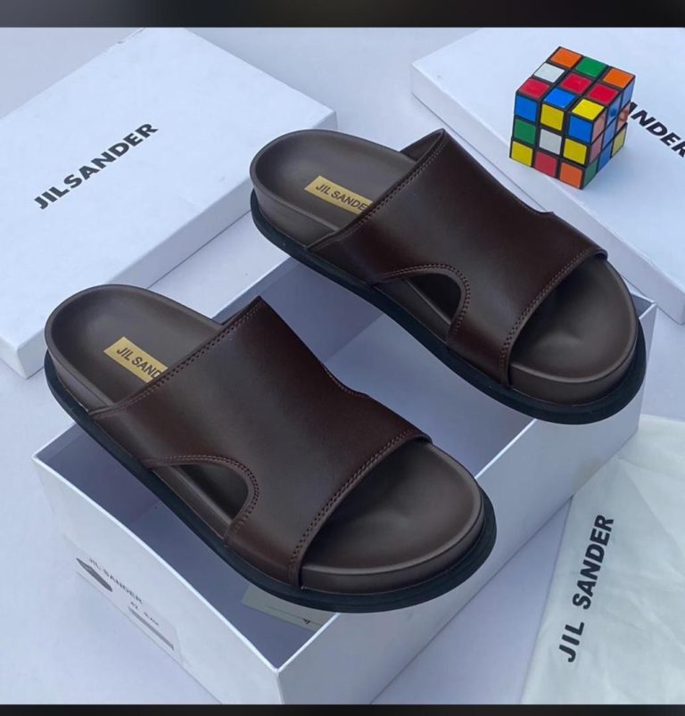 Jil Sander Brown Leather Men’s Casual Slippers – Premium Comfort