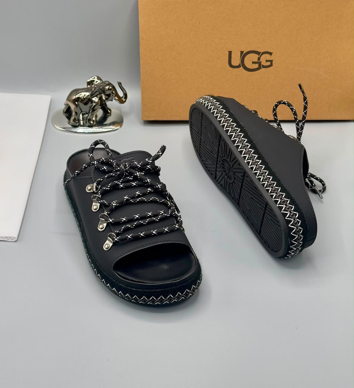 UGG Goldenstar Artistitch Platform Slides in Chestnut Black